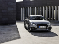 Et en marge du Mondial 2022 – Audi TT RS Iconic Edition, le faux méchant