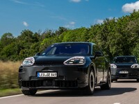 Face à la baisse des ventes de voitures électriques, Porsche revoit la stratégie de « ses » Cayenne
