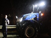 Les agriculteurs bloquent Paris avec plus de 100 tracteurs