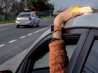 Mais quelle est cette histoire de gyrophare obligatoire dans les voitures en Espagne ?