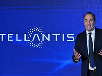 Après l’annonce d’un trou de 22 milliards de dollars, le nouveau patron de Stellantis pointe l&rsquo;une des erreurs stratégiques de son prédécesseur