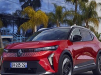 Après le Scénic électrique made in France, place au Scénic hybride fabriqué en Espagne ? La réponse de Renault