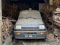 Cette Renault 5 n&rsquo;a jamais roulé de sa vie car sa propriétaire avait peur de conduire