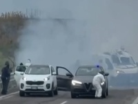 Cette scène de braquage hollywoodienne sur l’autoroute italienne est une vidéo authentique