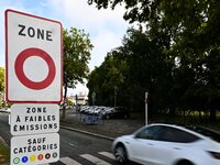 Et si la fin des prévue des ZFE n’était qu’un mirage ? Pendant que l’État maintient des interdictions qu’il n’assume plus, les professionnels avancent dans le flou.