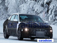 Hyundai cherche à concurrencer la Mercedes CLA en Europe, avec une Hyundai Elantra dont un prototype circule actuellement en Scandinavie