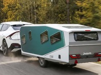 La bonne vieille caravane pliante retrouve une nouvelle jeunesse grâce à la voiture électrique