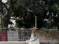 On se demande bien combien de temps cette Ferrari Laferrari va rester dehors à la merci des éléments