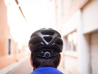 Vélos et trottinettes : vers le casque obligatoire pour stopper l’hécatombe ?