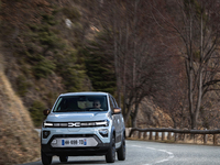 Avec son nouveau moteur 100 ch, la Dacia Spring devient-elle enfin recommandable ?