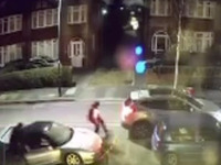 Ils traînent une Honda NSX volée en pleine rue