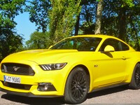 Un bon gros V8, un look d’enfer, un châssis qui va bien, la Ford Mustang V8, l’américaine parfaite ? Presque…