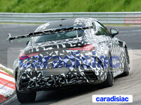 Avec la série Mythos, Mercedes propose des voitures encore plus exclusives et sportives que les Mercedes-AMG dont elles reprennent la base.